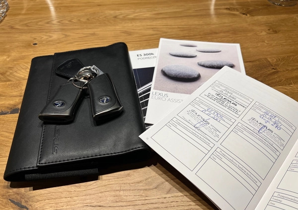 Lexus ES cena 135000 przebieg: 47000, rok produkcji 2019 z Wrocław małe 667